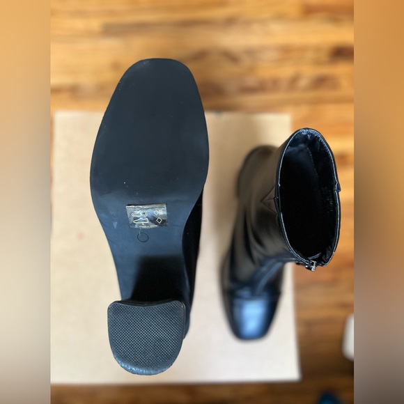 Cute front zipper heeled boots. - Picture 2 of 2